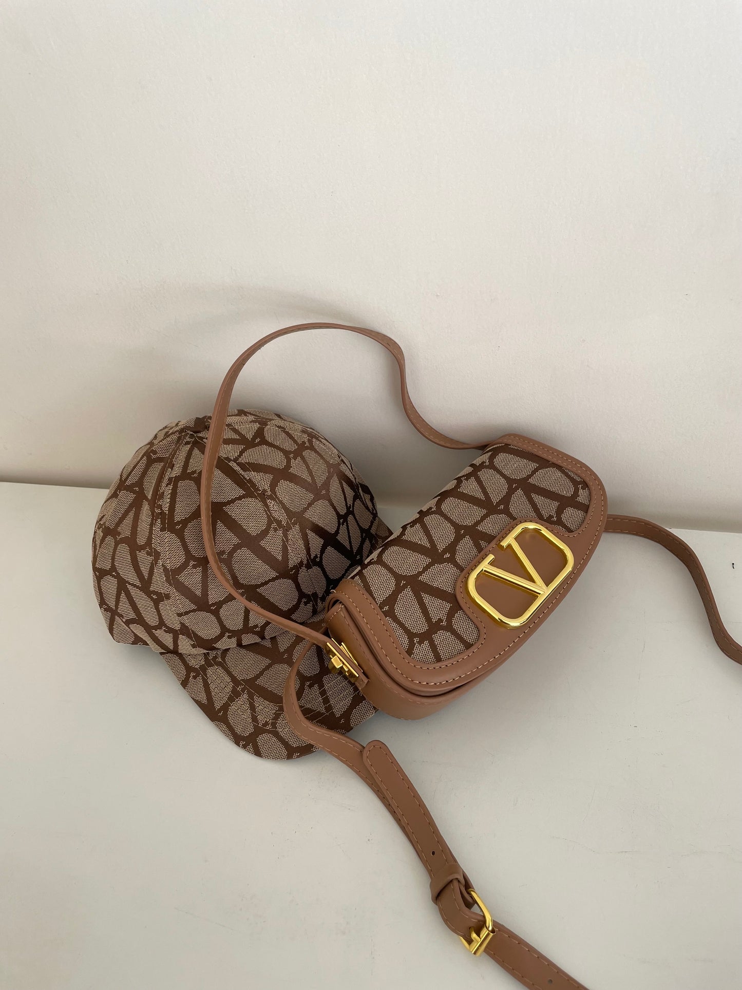 Charm Baguette (with free cap)