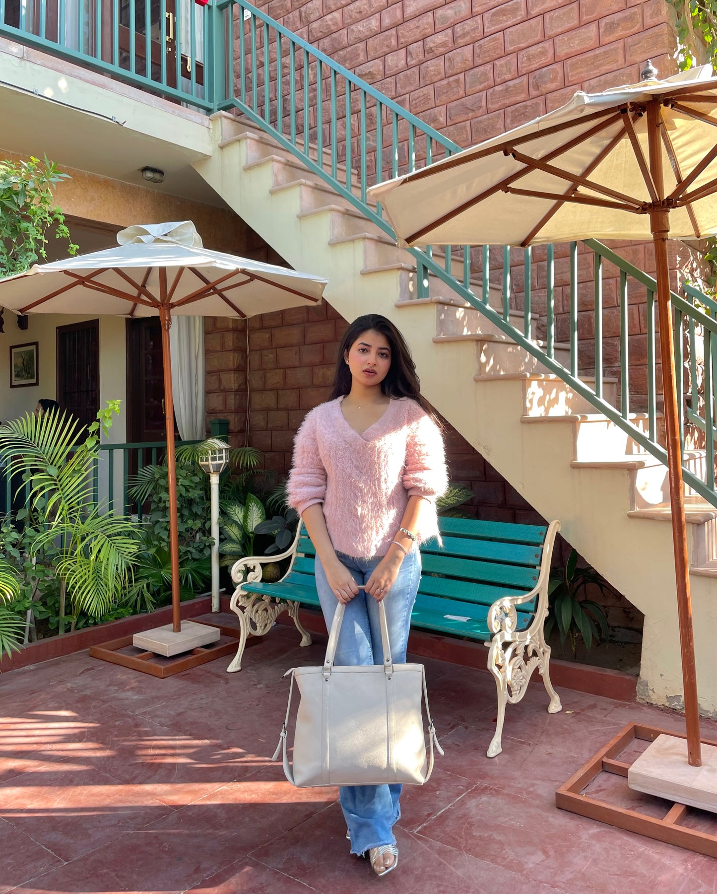 Toting Tote (Off White)