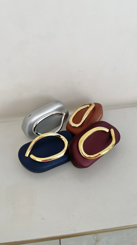 Hand in Handle Clutch