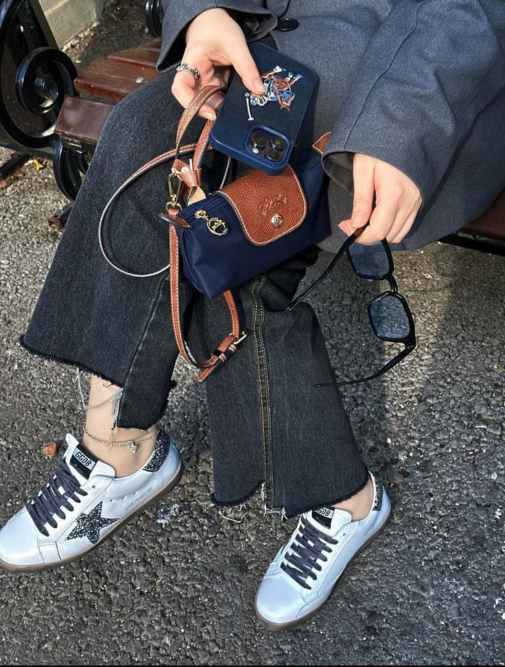 Iconic Pouch with handle.