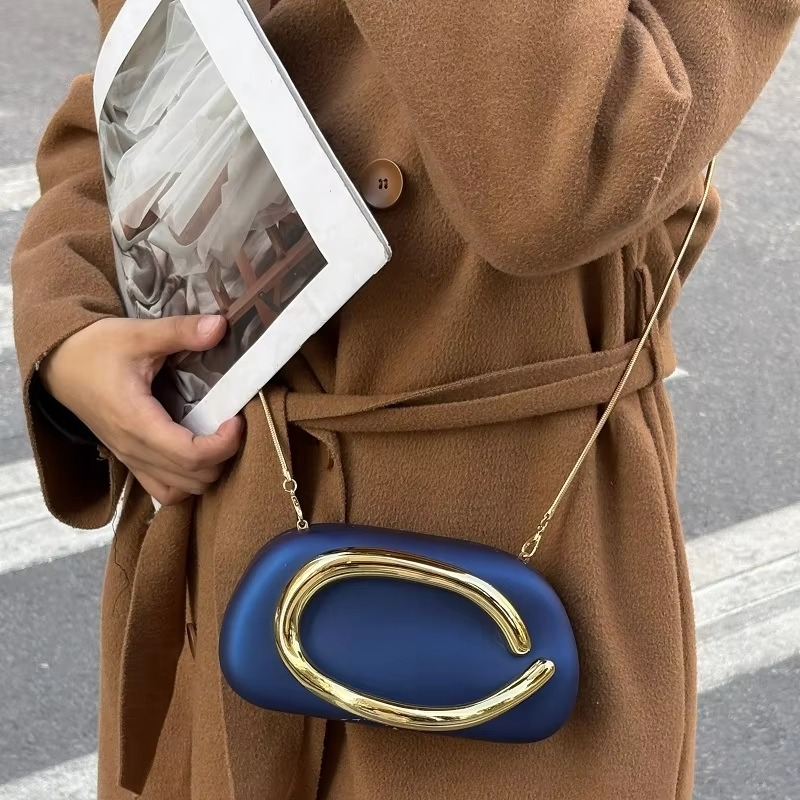 Hand in Handle Clutch