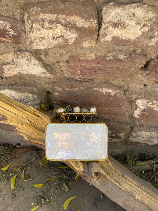 Pearl Box clutch with finger handle